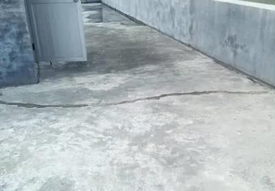 贡嘎楼顶漏水维修公司分享下如何解决卫生间隐蔽部位漏水的问题?