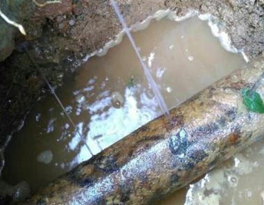 贡嘎楼顶渗水维修公司分享下地暖漏水的原因及检测方法。